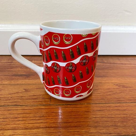 Set of 3 1997 Coca-Cola® Collector Mugs - Picture 10 of 16